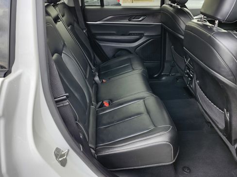 Used 2023 Jeep Grand Cherokee Limited image 20