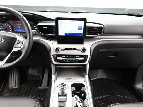 Used 2024 Ford Explorer XLT w/ Equipment Group 202A image 12