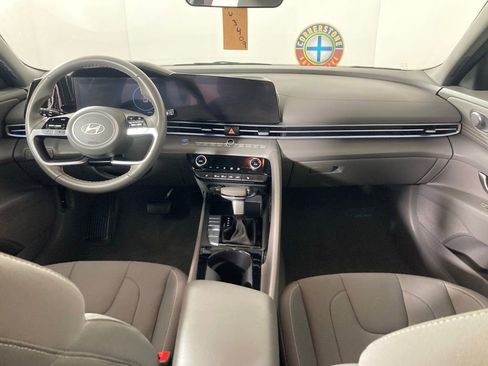 Used 2025 Hyundai Elantra SEL image 7