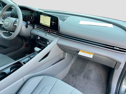 New 2025 Hyundai Elantra SEL FWD image 27