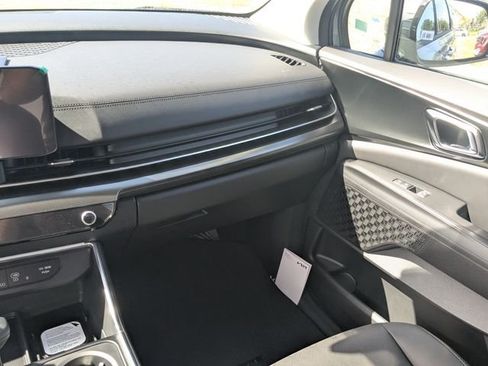 New 2027 Kia Carnival SX FWD image 18
