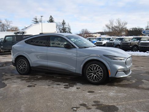 Used 2025 Ford Mustang Mach-E Premium image 8