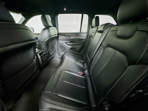 Used 2024 Jeep Grand Cherokee Limited image 27