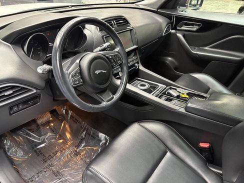 Used 2020 Jaguar F-PACE Premium image 21