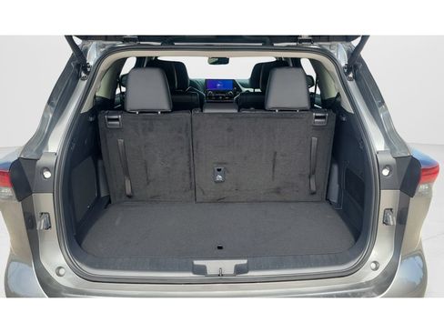 Certified 2026 Toyota Highlander Limited AWD/4WD image 9