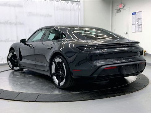 Used 2025 Porsche Taycan image 3