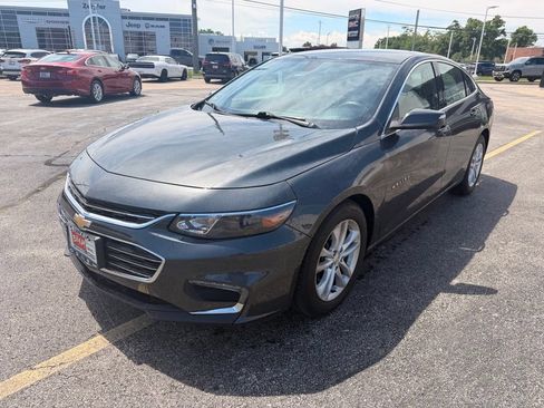 Used 2017 Chevrolet Malibu LT FWD image 1