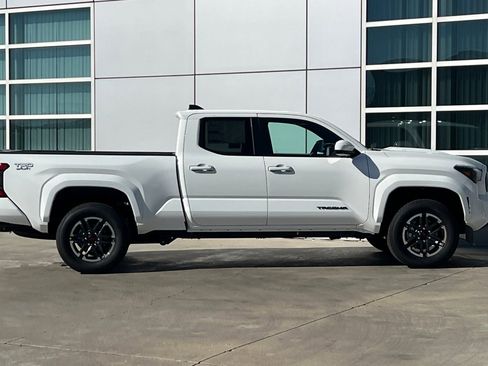 Used 2025 Toyota Tacoma TRD Sport image 3