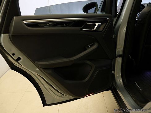 Used 2023 Porsche Macan S image 30