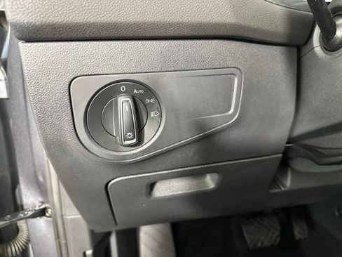 Used 2021 Volkswagen Tiguan SE w/ Panoramic Sunroof Package image 22