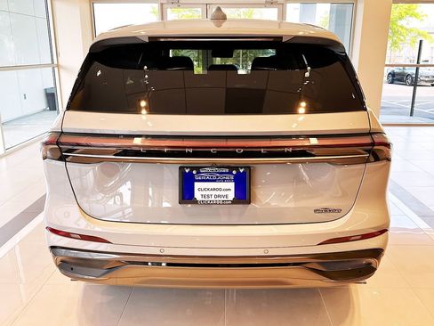 Used 2026 Lincoln Nautilus Premier w/ Equipment Group 102A image 15