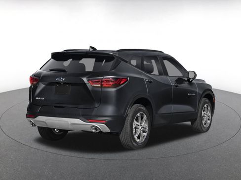 Used 2026 Chevrolet Blazer LT FWD image 2