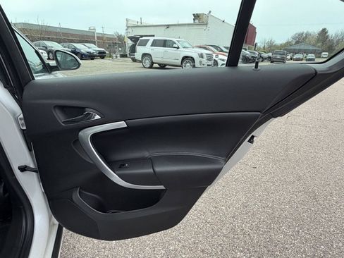 Used 2016 Buick Regal Premium FWD image 28