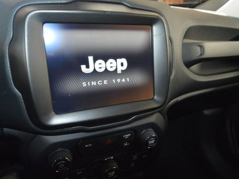 Used 2023 Jeep Renegade Latitude AWD/4WD image 32