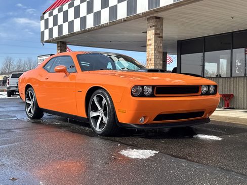 Used 2014 Dodge Challenger R/T image 2