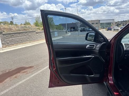 Used 2018 Jeep Grand Cherokee Laredo RWD image 11