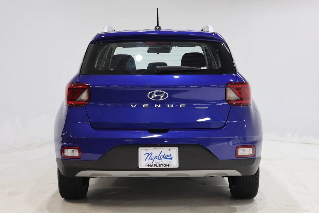 Used 2025 Hyundai Venue SEL FWD image 5