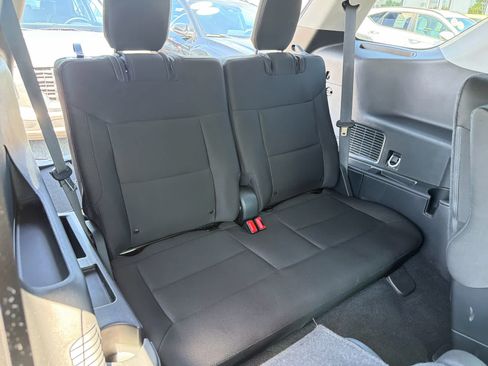 Used 2023 Ford Explorer XLT AWD/4WD image 24