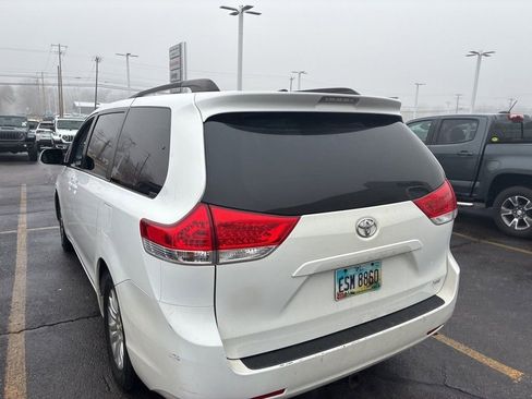 Used 2011 Toyota Sienna XLE image 4