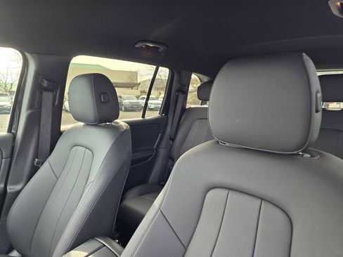 Used 2025 Mercedes-Benz GLB 250 4MATIC image 24