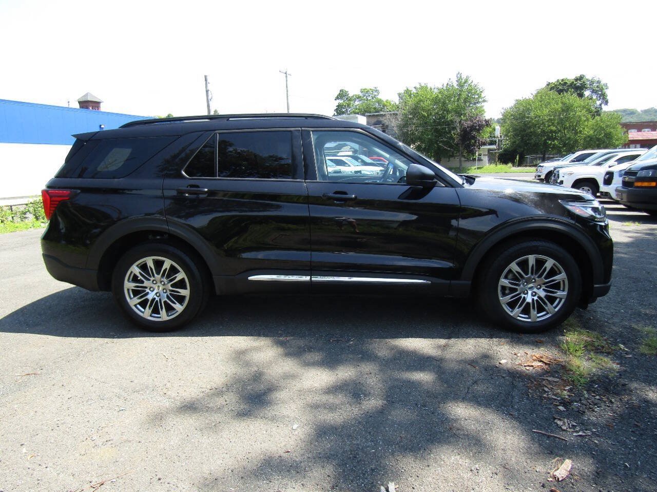 Used 2025 Ford Explorer Active w/ Active Comfort Package AWD/4WD image 8