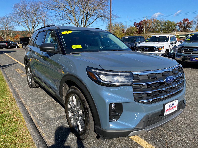 Used 2025 Ford Explorer Active w/ Active Comfort Package AWD/4WD image 3