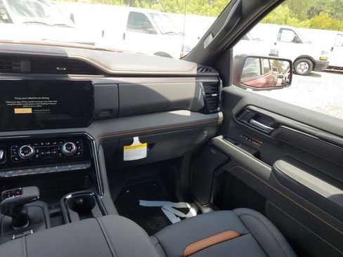 New 2026 GMC Sierra 1500 AT4 w/ AT4 Premium Package AWD/4WD image 16