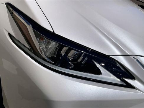 Used 2025 Lexus ES 300h w/ Premium Package FWD image 26