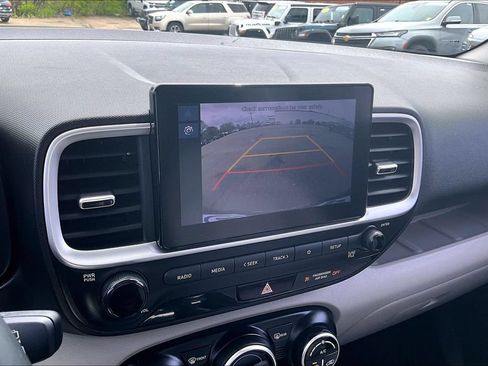 Used 2023 Hyundai Venue SEL FWD image 16