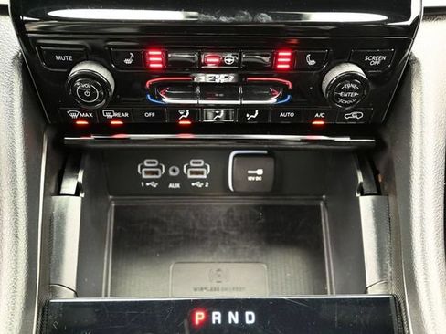 Used 2025 Jeep Grand Cherokee Altitude AWD/4WD image 40