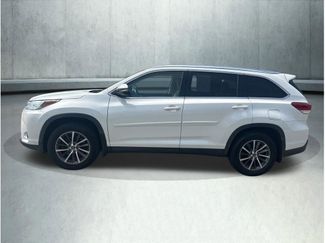 Used 2019 Toyota Highlander XLE AWD/4WD video 2