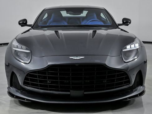 Used 2024 Aston Martin DB12 Coupe image 5