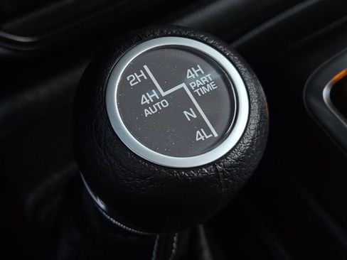 Used 2025 Jeep Wrangler Unlimited Sahara w/ Safety Group image 28