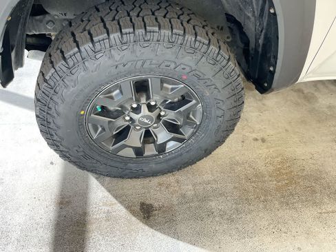 Certified 2019 Toyota Tacoma TRD Off-Road w/ Technology Package AWD/4WD image 10