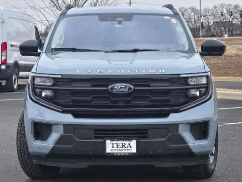 Certified 2025 Ford Expedition Active AWD/4WD image 3