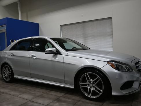 Used 2016 Mercedes-Benz E 350 4MATIC Sedan image 5