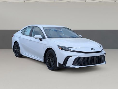 New 2026 Toyota Camry SE w/ Convenience Package FWD image 2