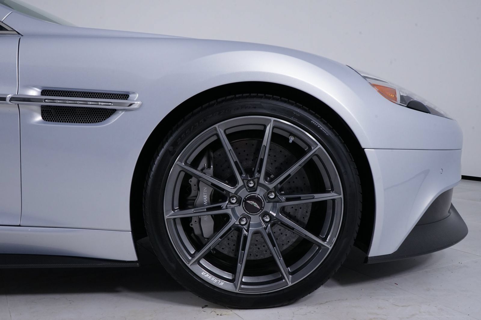 Used 2016 Aston Martin Vanquish Volante RWD image 15