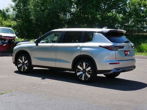 Used 2025 Mitsubishi Outlander SE AWD/4WD image 4