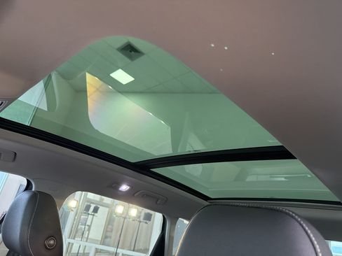 Certified 2024 Volkswagen Taos SE w/ Panoramic Sunroof Package FWD image 24