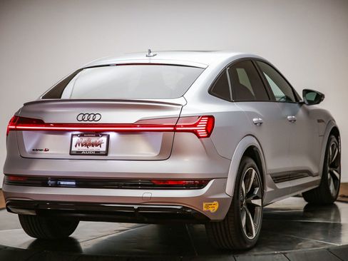 Used 2022 Audi e-tron S Premium Plus AWD/4WD image 5