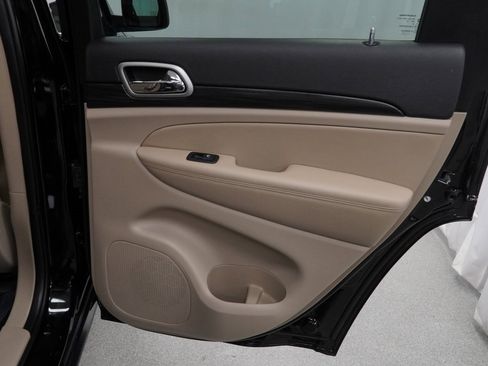 Certified 2022 Jeep Grand Cherokee Laredo E image 44