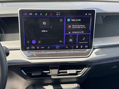 Used 2025 Volkswagen Tiguan SE FWD image 23