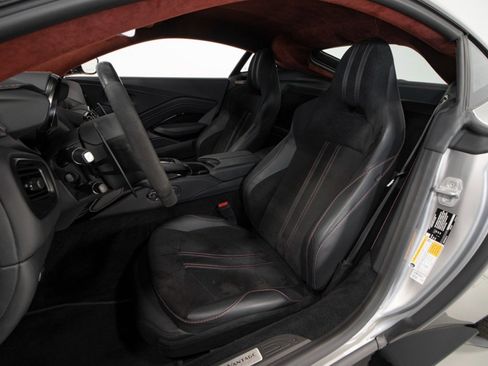 Used 2022 Aston Martin V8 Vantage Coupe image 3