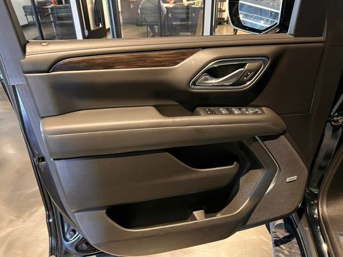 Used 2024 Chevrolet Suburban Z71 w/ Luxury Package image 14