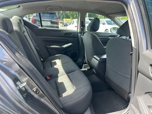 Used 2025 Nissan Altima 2.5 SV FWD image 17