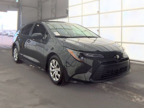 Used 2025 Toyota Corolla LE FWD image 2