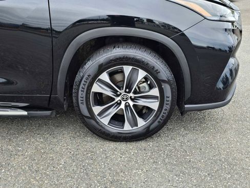 Certified 2022 Toyota Highlander XLE image 9