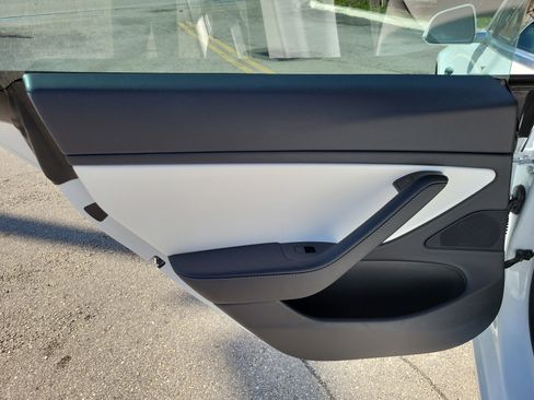 Used 2020 Tesla Model 3 Standard Range image 23