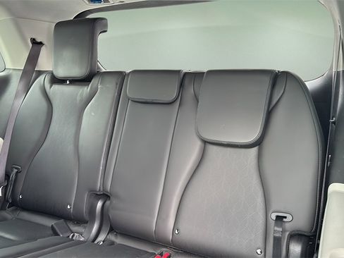 Used 2022 Kia Carnival LX image 12